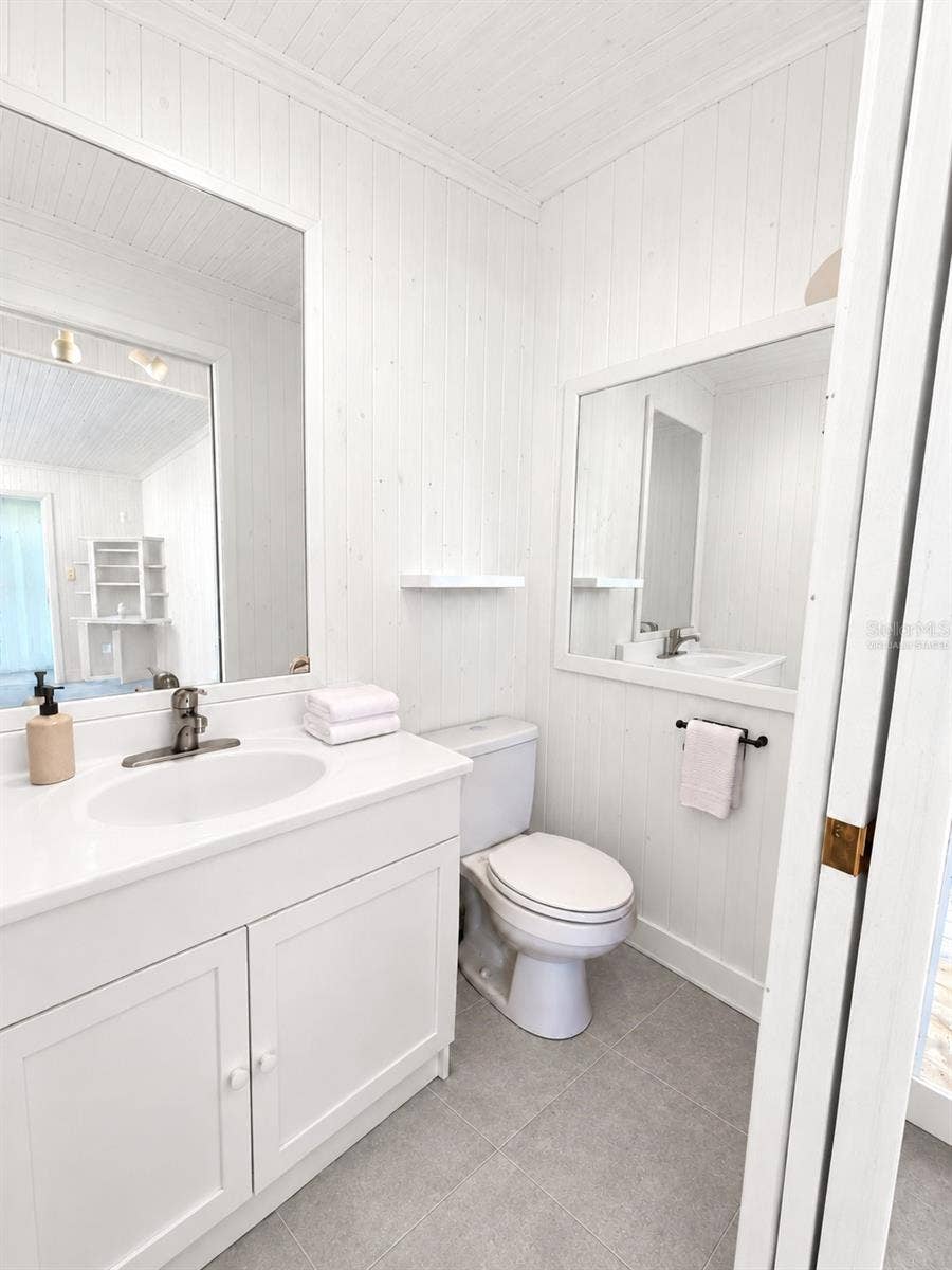 4228 36TH AVENUE N, St Petersburg, FL 33713 VIRTUALLY STAGED