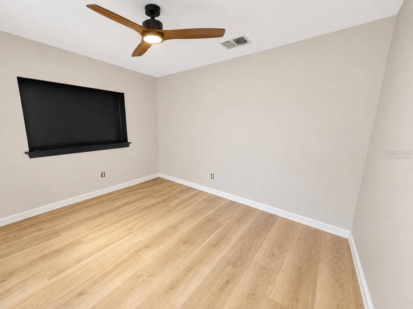 4228 36TH AVENUE N, St Petersburg, FL 33713 VIRTUALLY STAGED