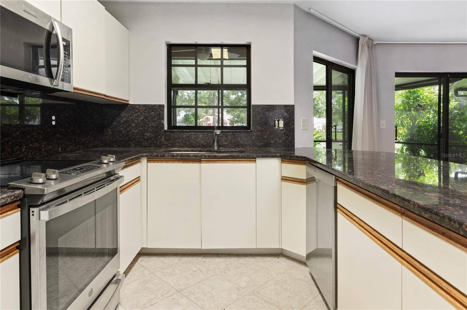 1210 HOUNDS RUN, Safety Harbor, FL 34695 Pantry in Kitchen