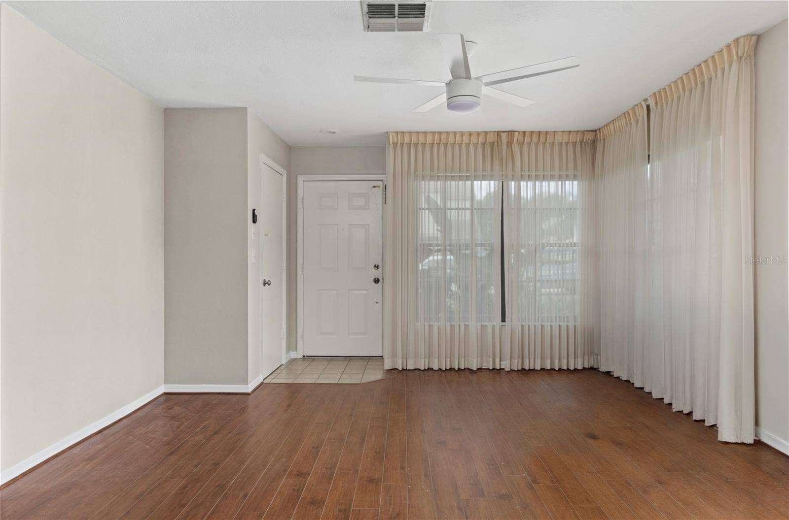 1210 HOUNDS RUN, Safety Harbor, FL 34695 Living Room