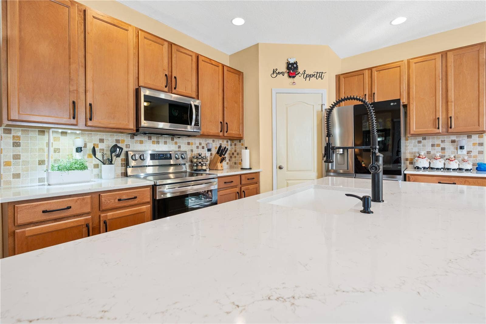 8718 TURNSTONE HAVEN PLACE, Tampa, FL 33619 8718 TURNSTONE HAVEN PLACE, Tampa, FL 33619