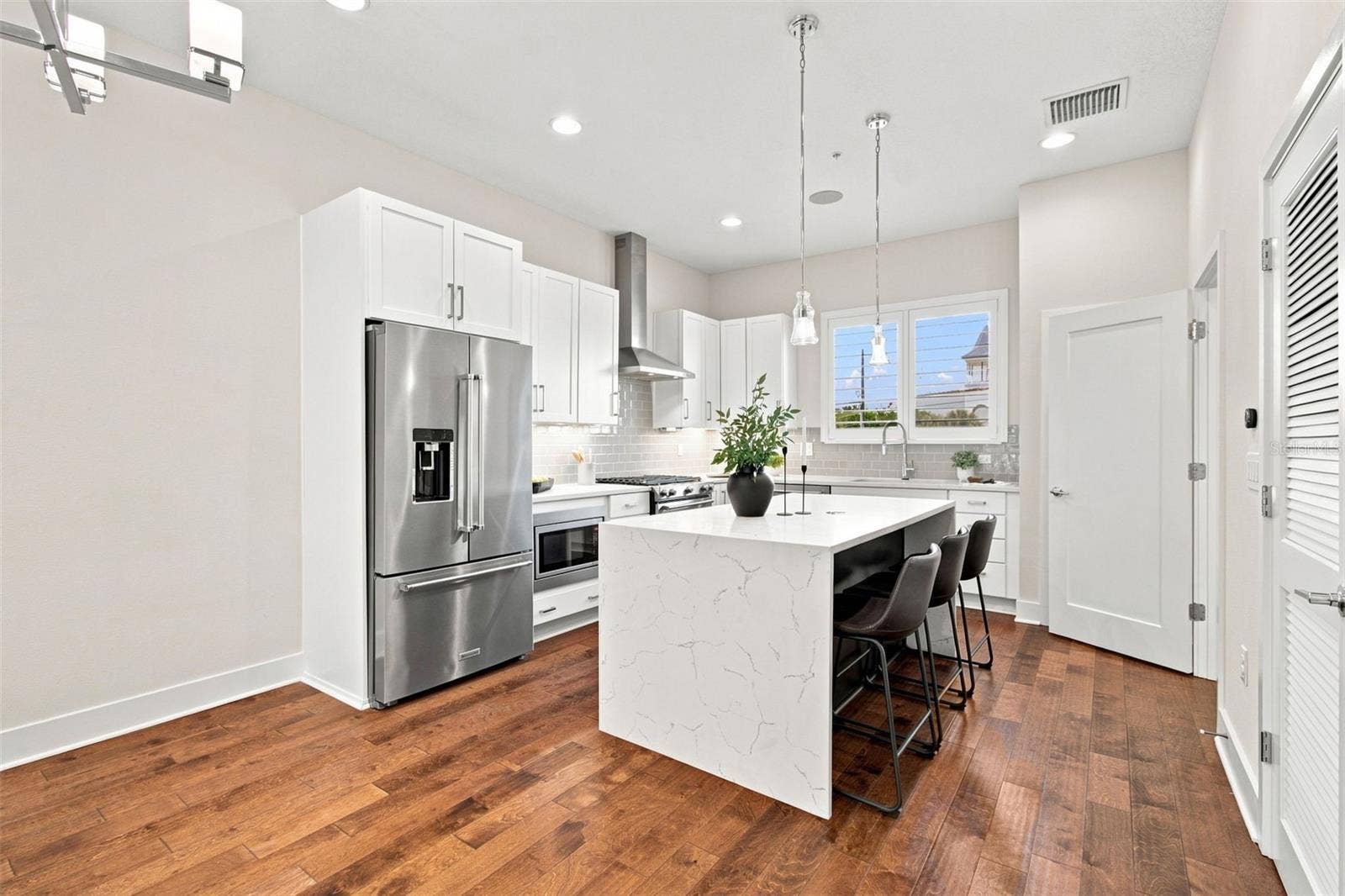 931 ARLINGTON AVENUE N, #1, St Petersburg, FL 33705 931 ARLINGTON AVENUE N, #1, St Petersburg, FL 33705