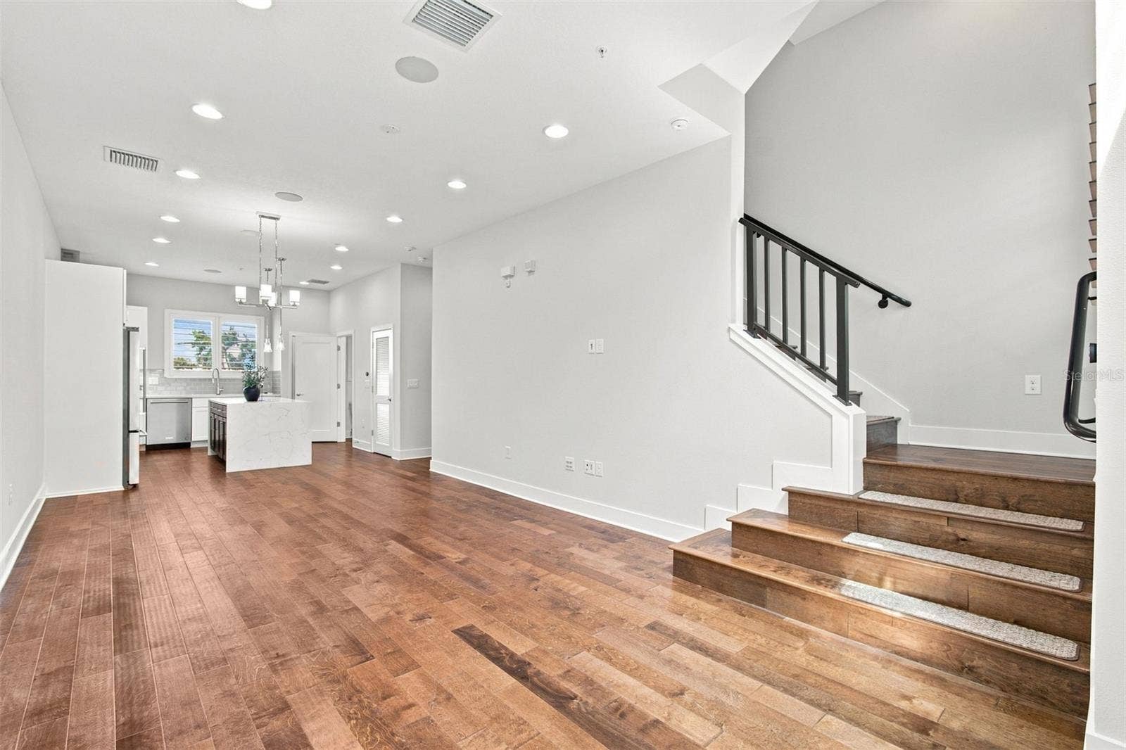 931 ARLINGTON AVENUE N, #1, St Petersburg, FL 33705 931 ARLINGTON AVENUE N, #1, St Petersburg, FL 33705
