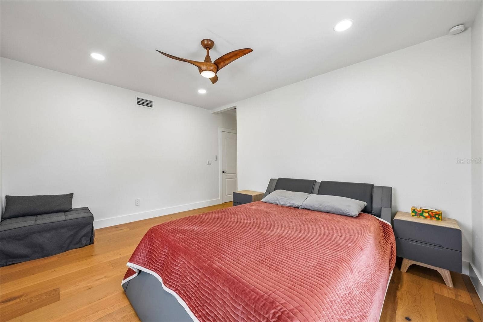 7100 PARK STREET S, St Petersburg, FL 33707 7100 PARK STREET S, St Petersburg, FL 33707