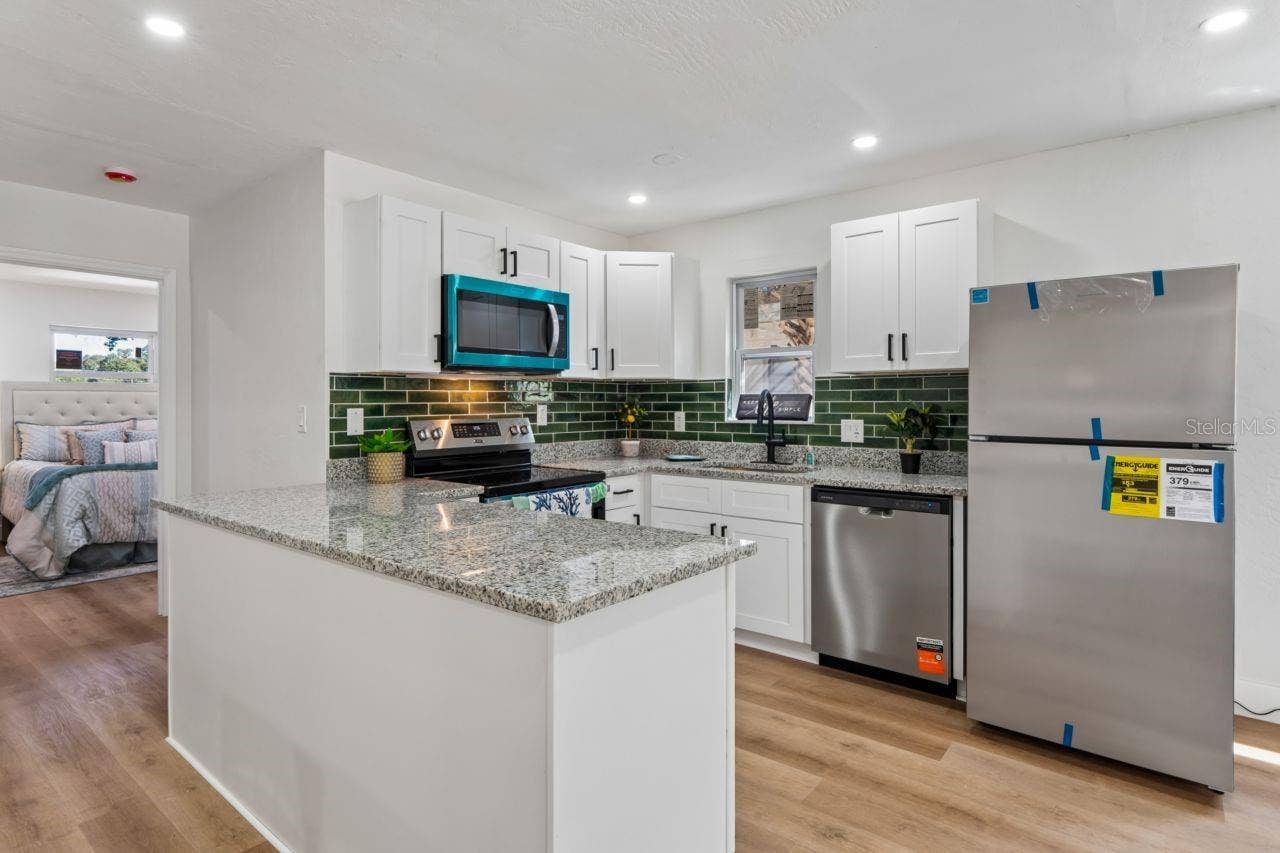 2929 EMERSON AVENUE S, St Petersburg, FL 33712 2929 EMERSON AVENUE S, St Petersburg, FL 33712