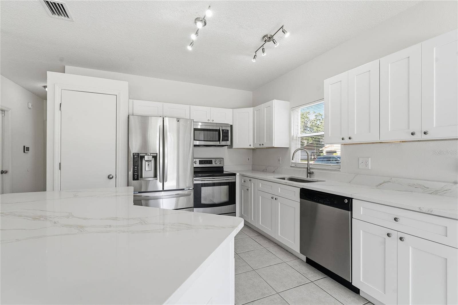 16867 LE CLARE SHORES DRIVE, Tampa, FL 33624