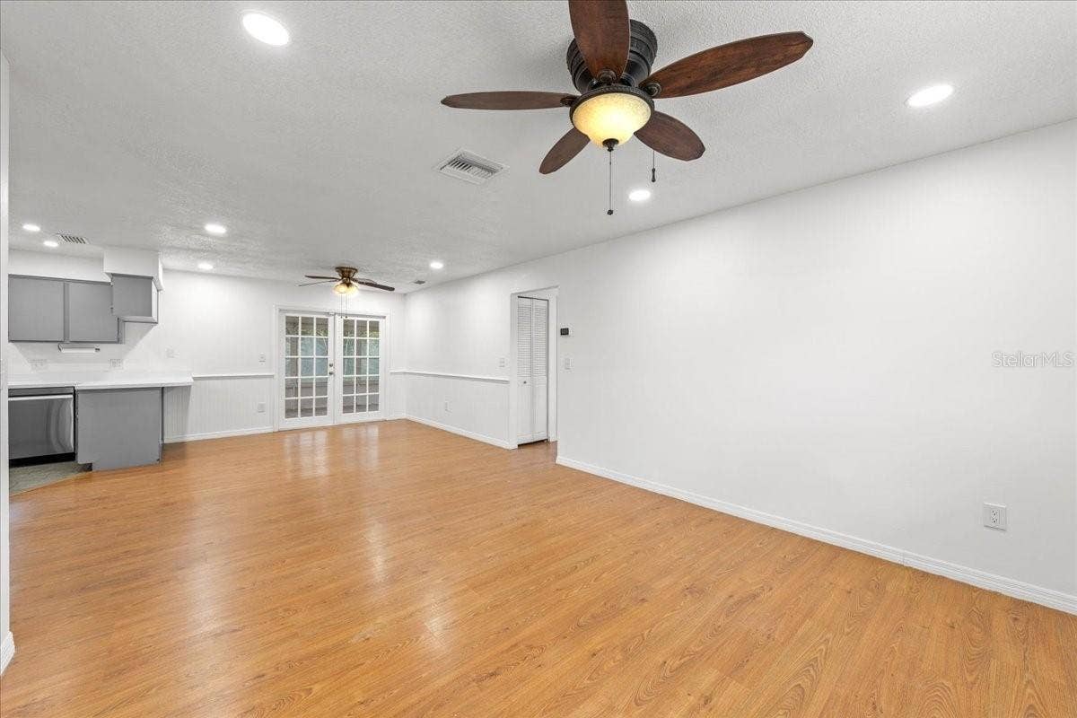 Living / Dining Areas