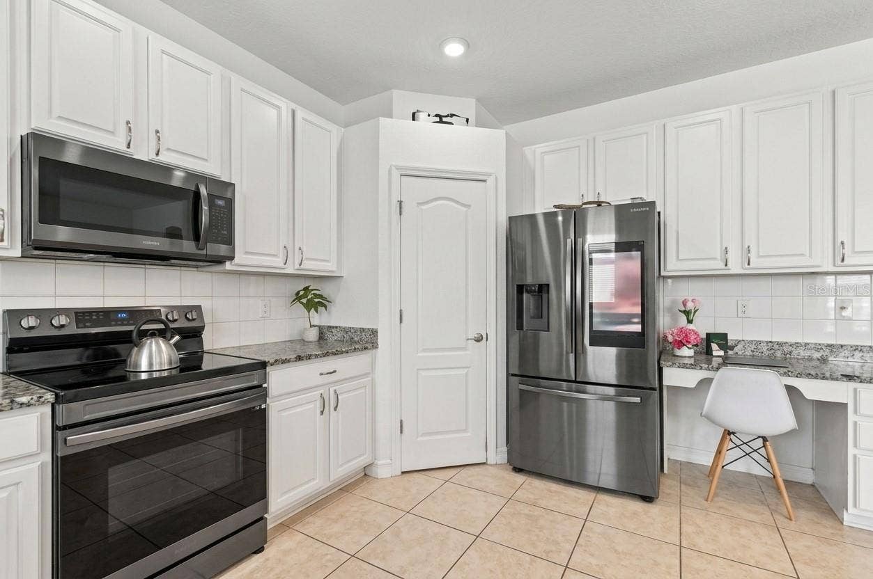 19025 FISHERMANS BEND DRIVE, Lutz, FL 33558