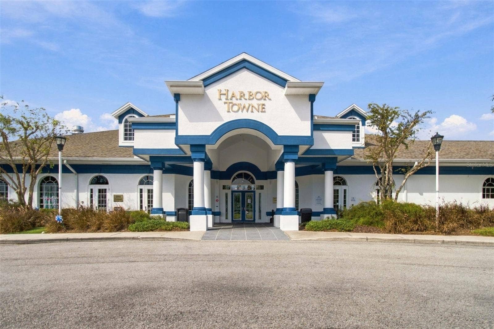 The clubhouse features a restaurant, resort style pool, full gym, tennis courts, volleyball courts and even has an onsite afterschool program.