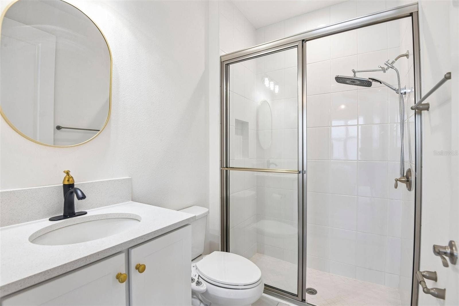 Guest En Suite Bath - Bathroom 4