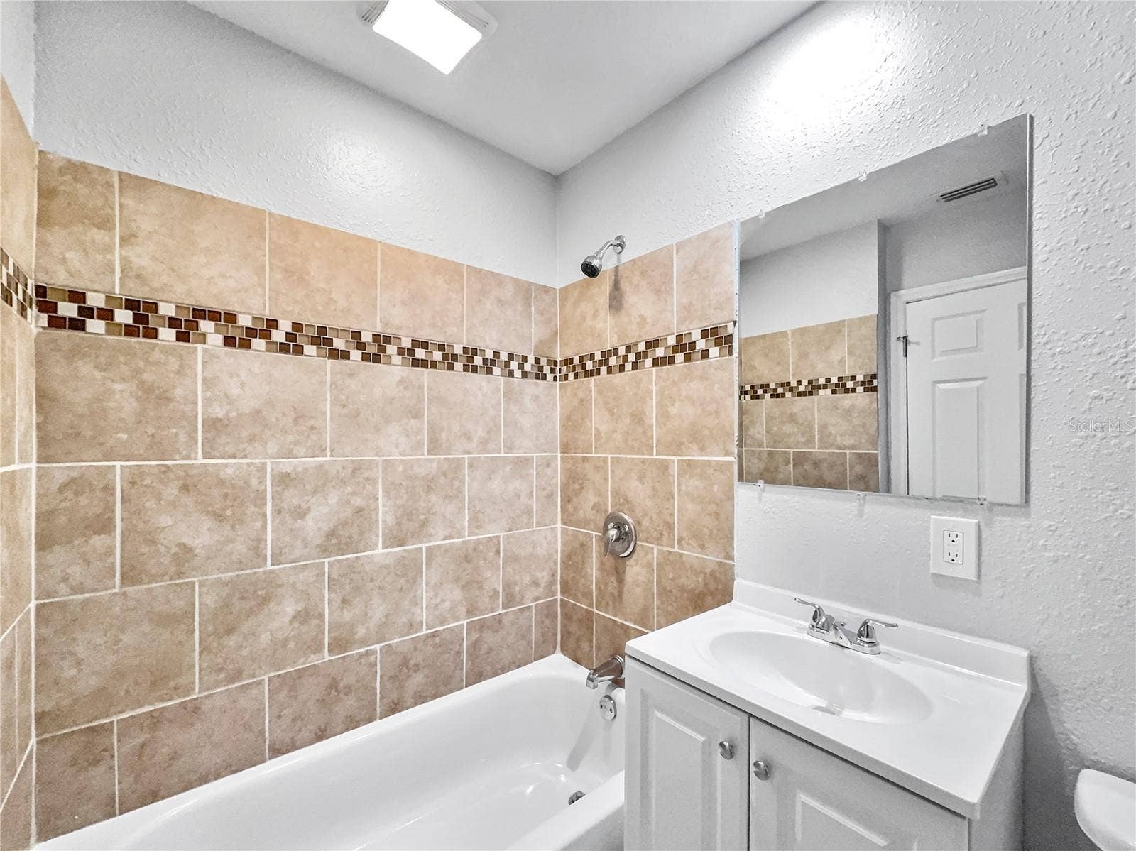3110 W HARTNETT AVENUE, Tampa, FL 33611 3110 W HARTNETT AVENUE, Tampa, FL 33611