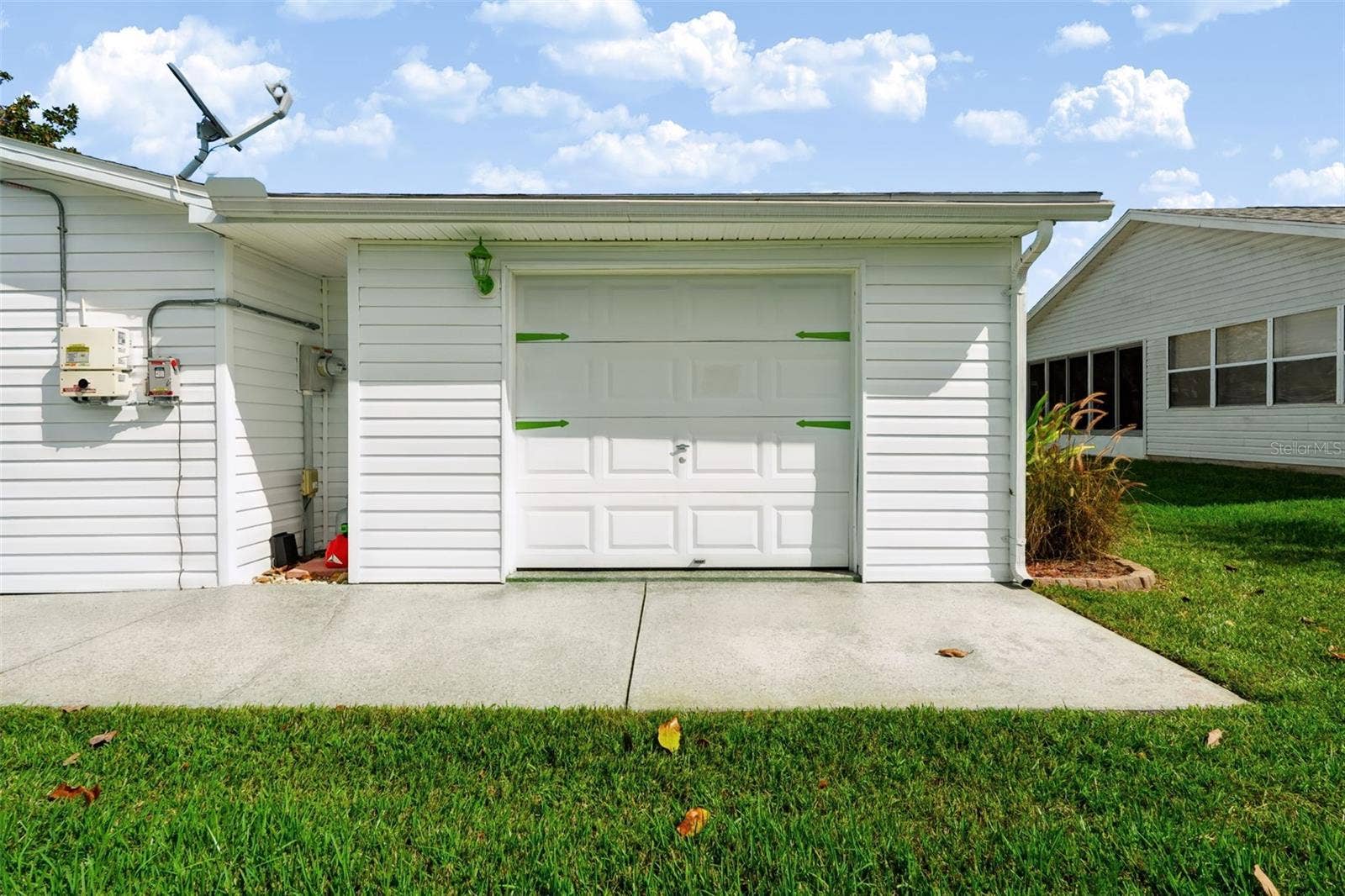 1220 MARIA COURT, Lady Lake, FL 32159 Golf Cart Garage