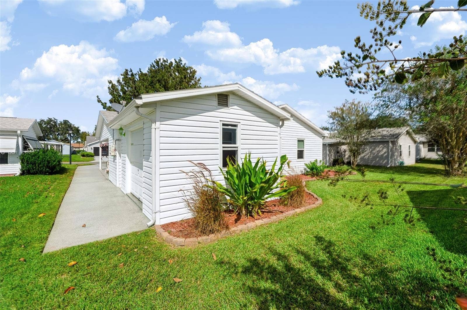 1220 MARIA COURT, Lady Lake, FL 32159 Backside of home