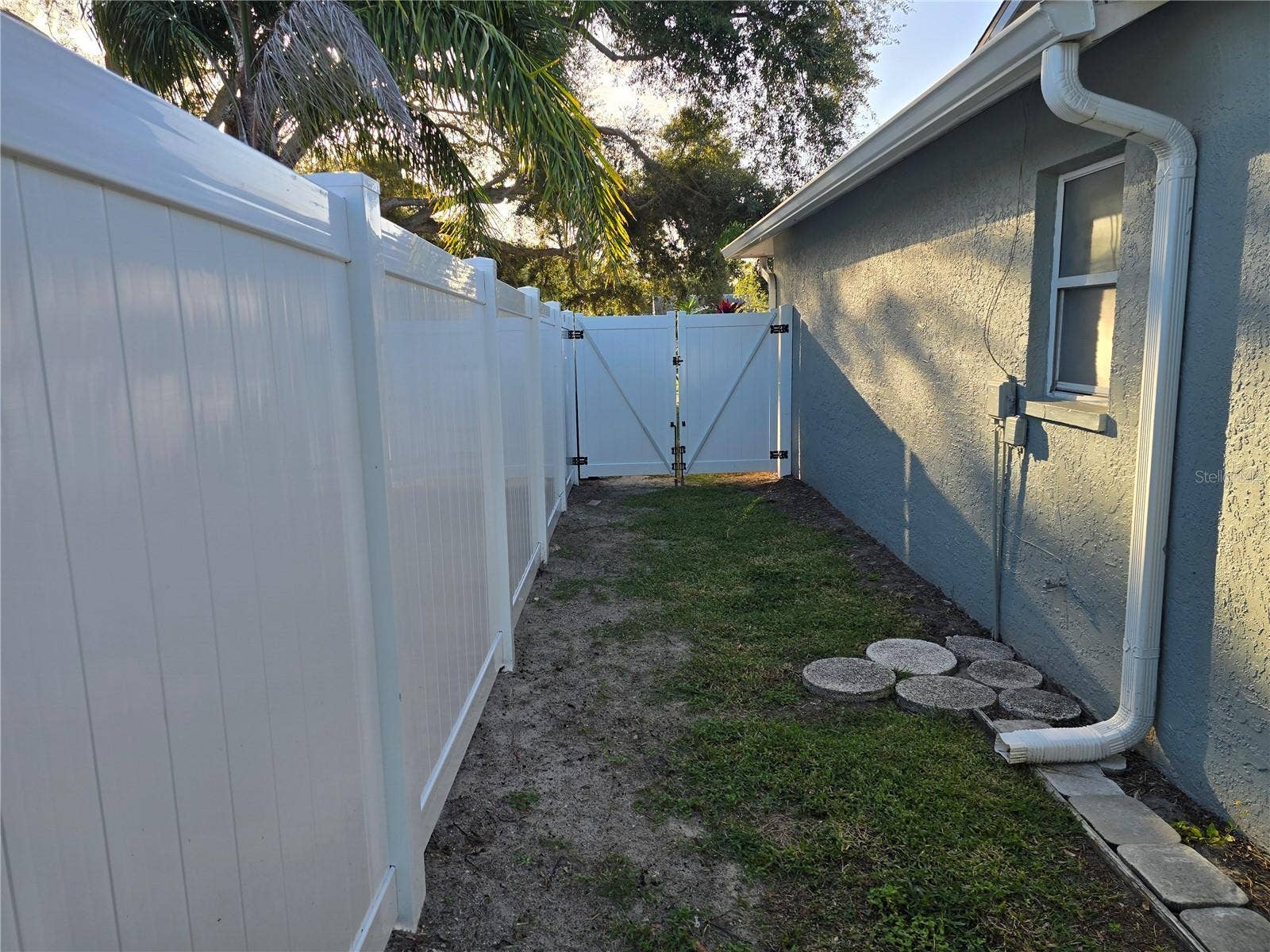 1007 VINEYARD COURT, Dunedin, FL 34698 1007 VINEYARD COURT, Dunedin, FL 34698