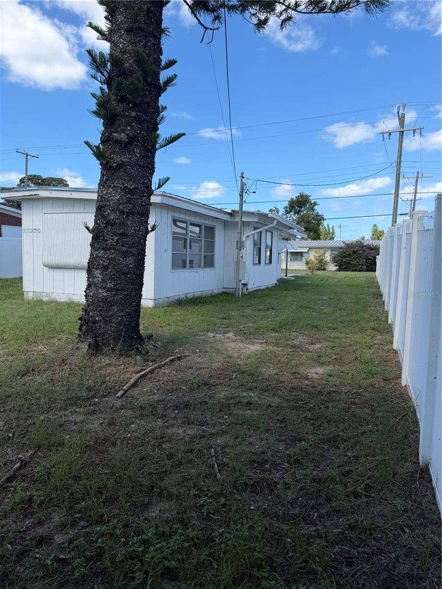4120 BUENA VISTA LANE, Holiday, FL 34691 Other side of the mobile and fenced in yard.