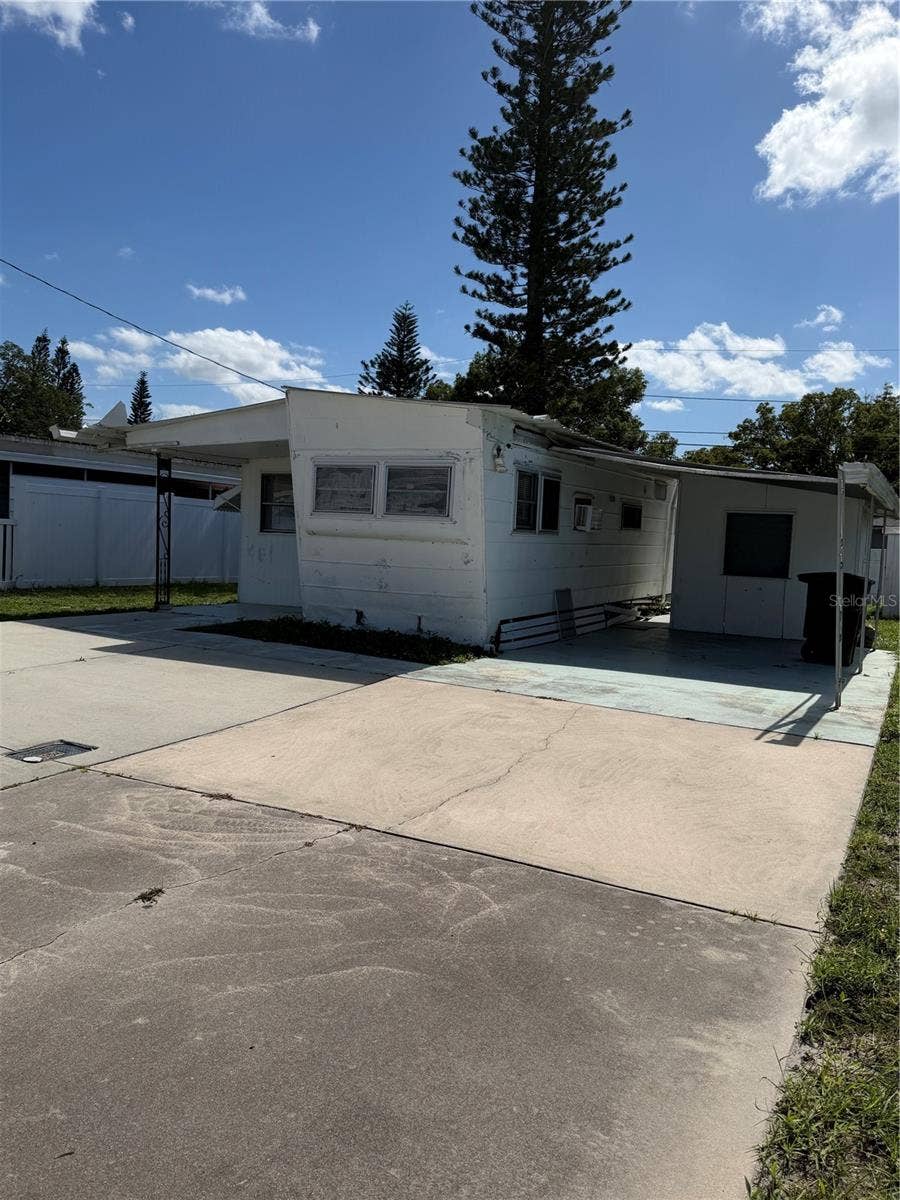 4120 BUENA VISTA LANE, Holiday, FL 34691 Mobile carport