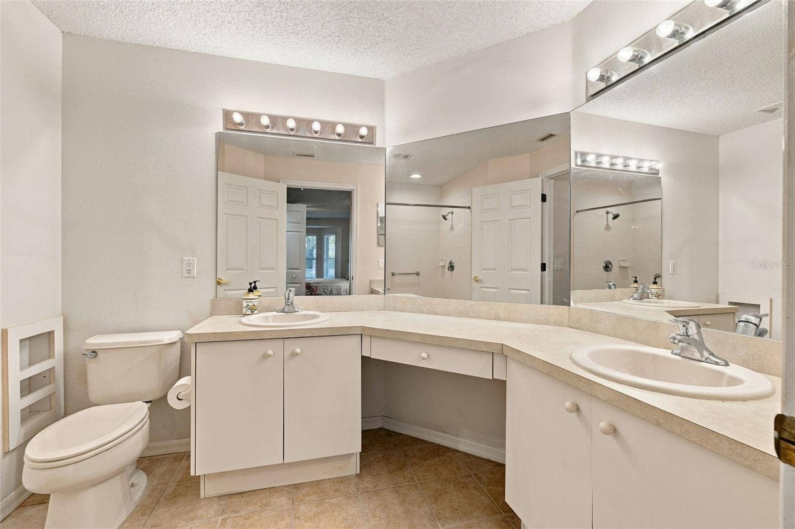 1149 WOLFORD DRIVE, New Port Richey, FL 34655 Primary en-suite bathroom with dual sinks