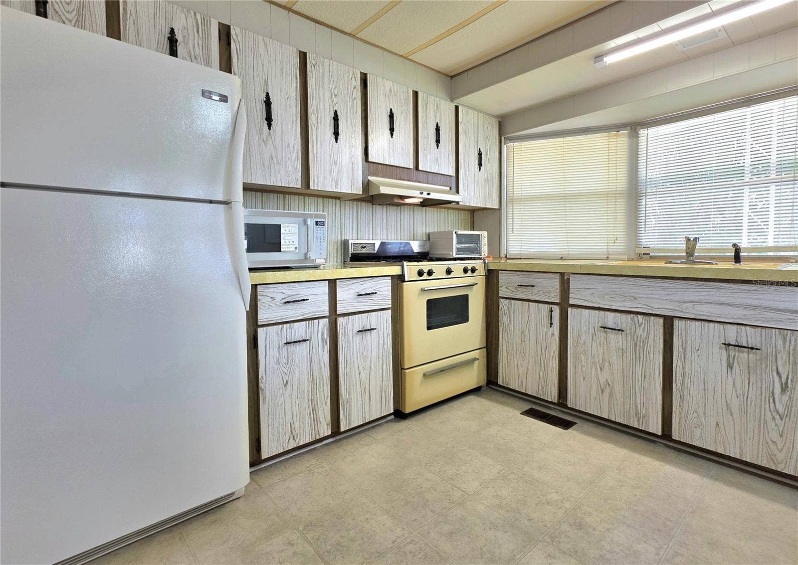 5503 BARBARA STREET, Zephyrhills, FL 33542 5503 BARBARA STREET, Zephyrhills, FL 33542