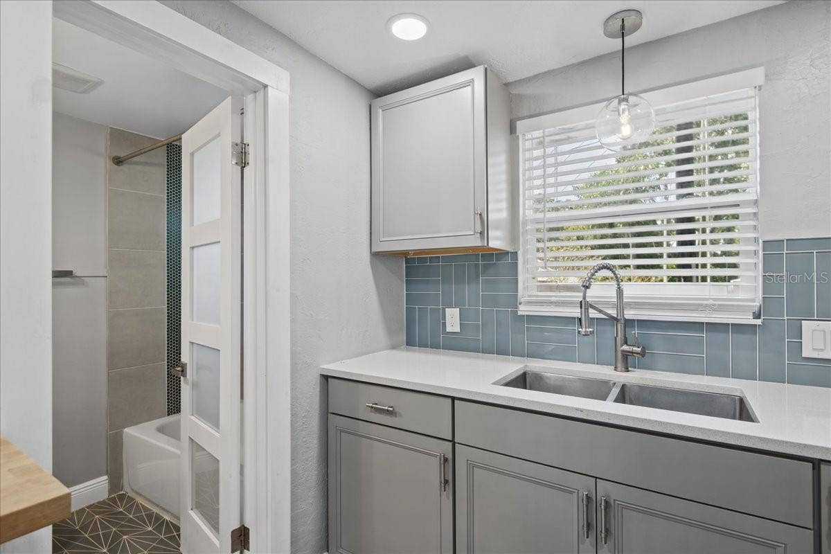 257 14TH STREET NW, Largo, FL 33770 257 14TH STREET NW, Largo, FL 33770