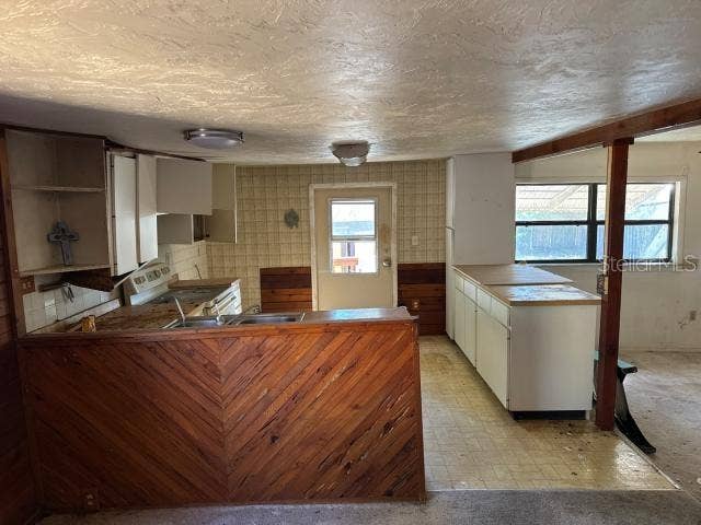 4825 VICTORIA AVENUE, Sarasota, FL 34233 4825 VICTORIA AVENUE, Sarasota, FL 34233