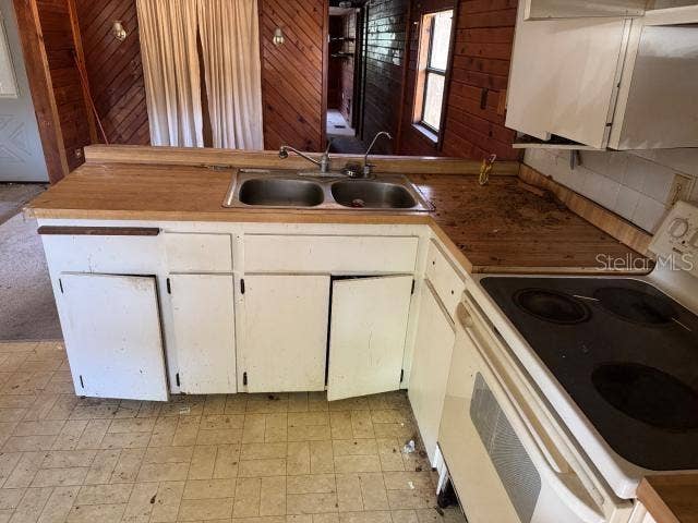 4825 VICTORIA AVENUE, Sarasota, FL 34233 4825 VICTORIA AVENUE, Sarasota, FL 34233