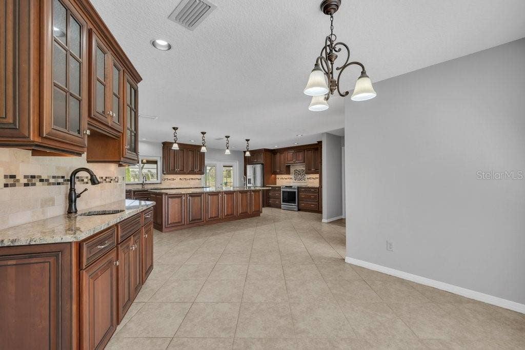 5710 WO GRIFFIN ROAD, Plant City, FL 33567 5710 WO GRIFFIN ROAD, Plant City, FL 33567