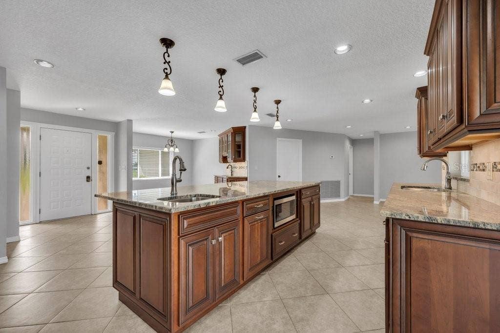 5710 WO GRIFFIN ROAD, Plant City, FL 33567 5710 WO GRIFFIN ROAD, Plant City, FL 33567