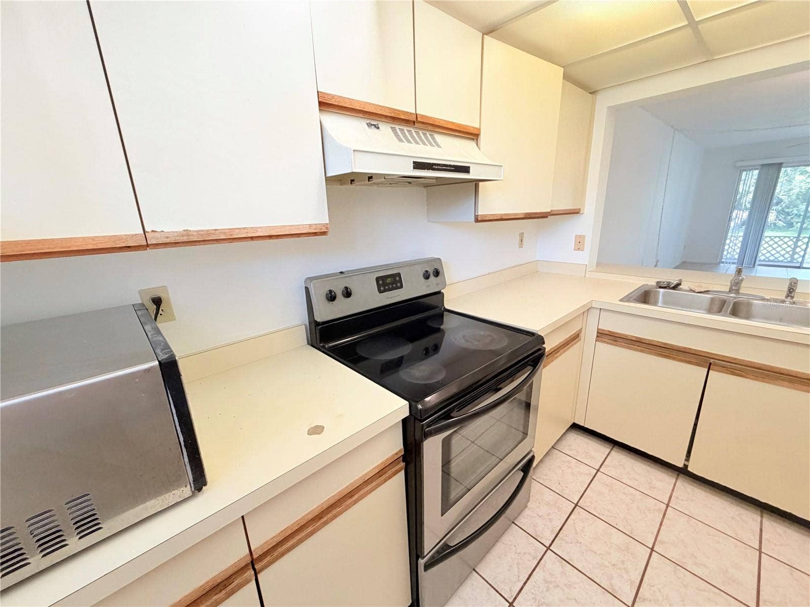 8151 HEATHERWOOD DRIVE, #111, Seminole, FL 33777 kitchen