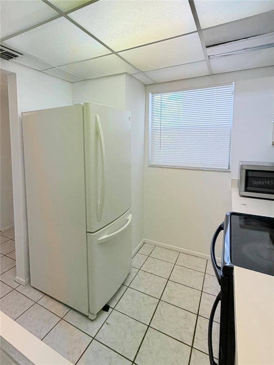 8151 HEATHERWOOD DRIVE, #111, Seminole, FL 33777 kitchen