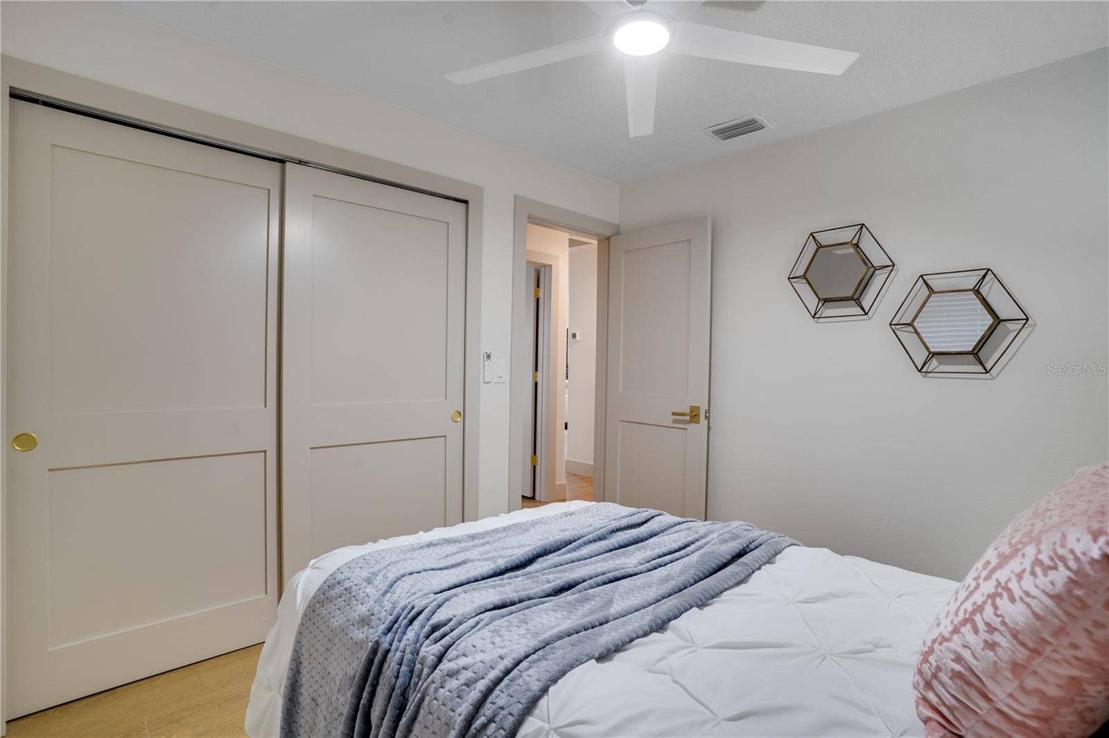 2239 68TH AVENUE N, St Petersburg, FL 33702