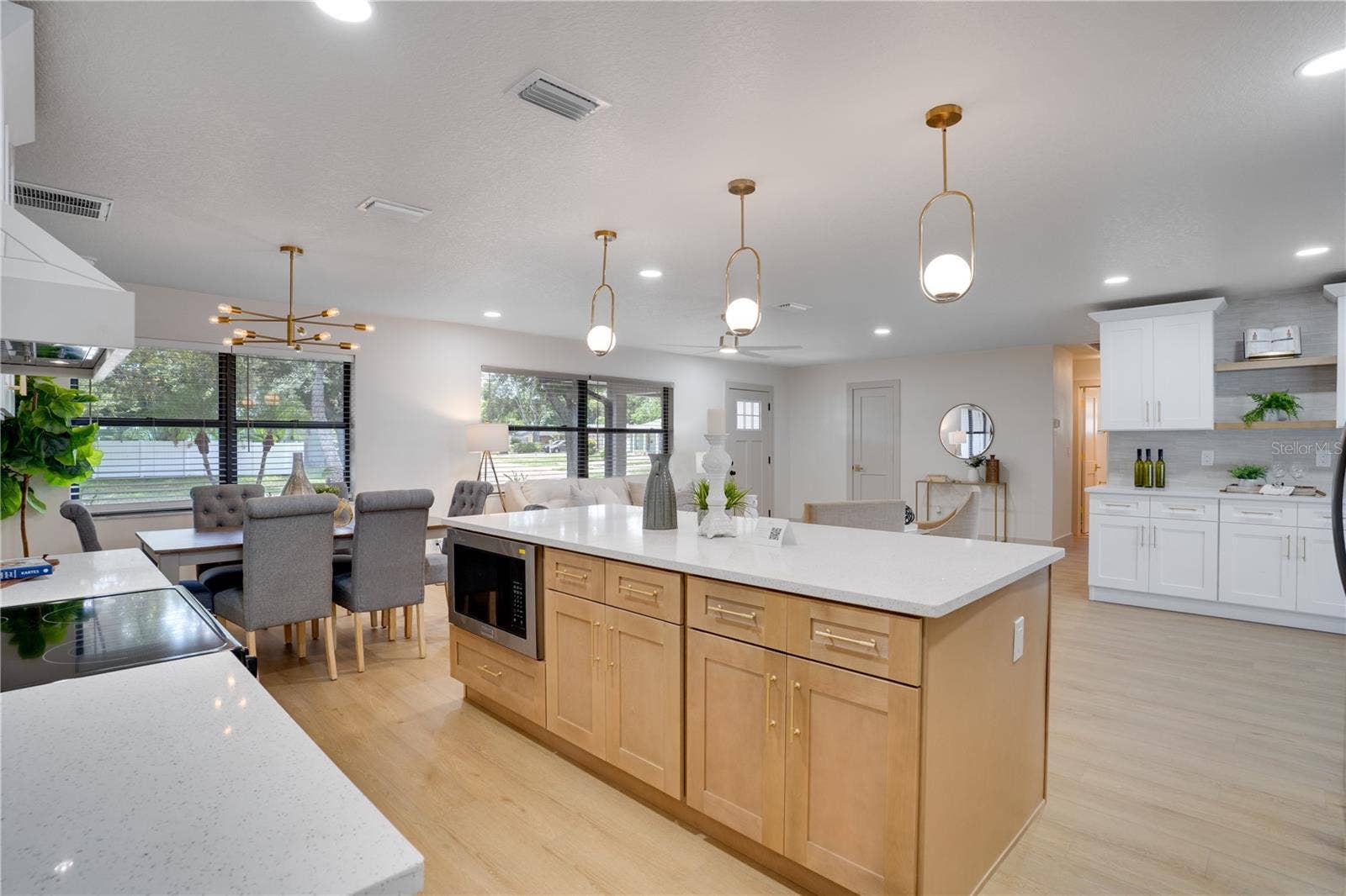 2239 68TH AVENUE N, St Petersburg, FL 33702