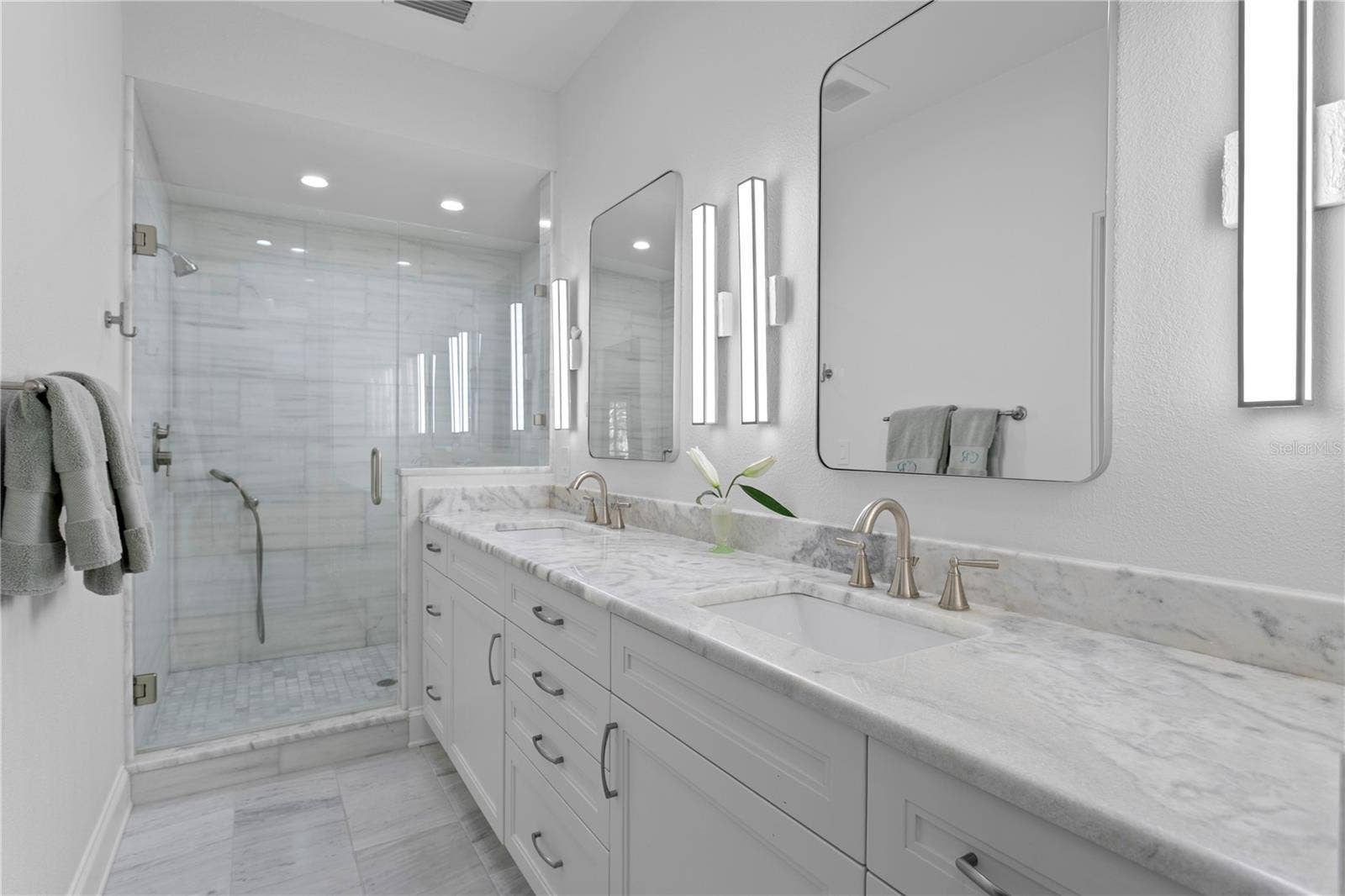7211 3RD AVENUE S, St Petersburg, FL 33707 7211 3RD AVENUE S, St Petersburg, FL 33707