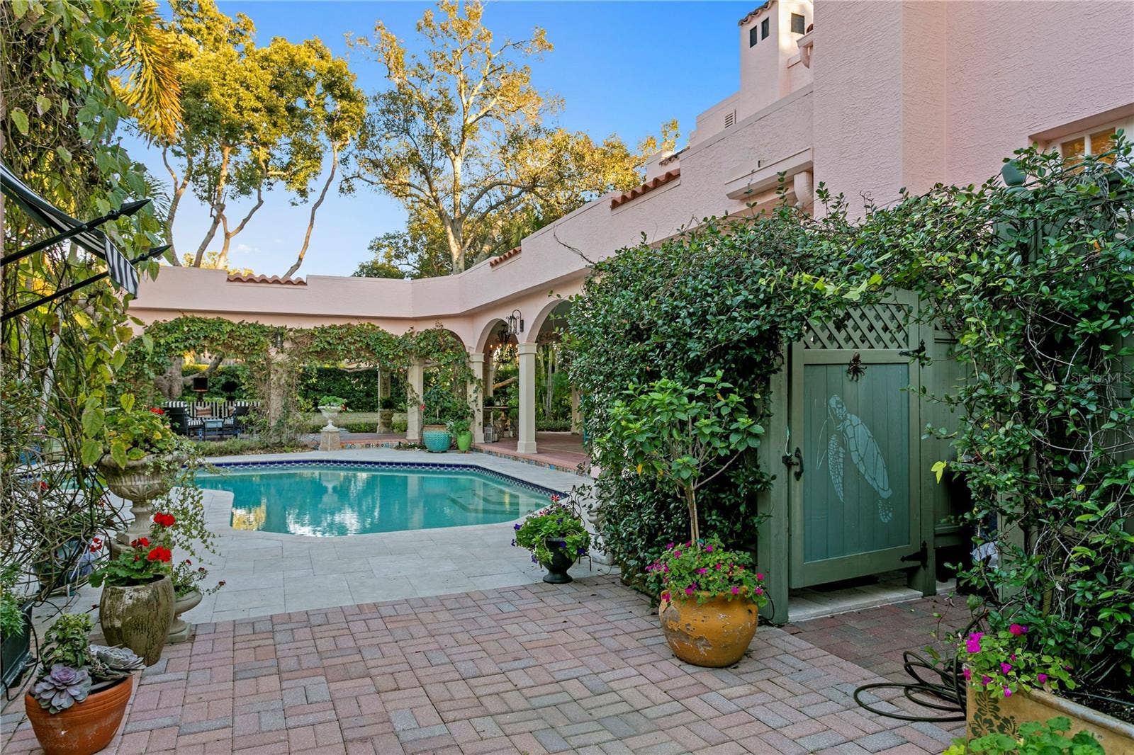 7211 3RD AVENUE S, St Petersburg, FL 33707 7211 3RD AVENUE S, St Petersburg, FL 33707