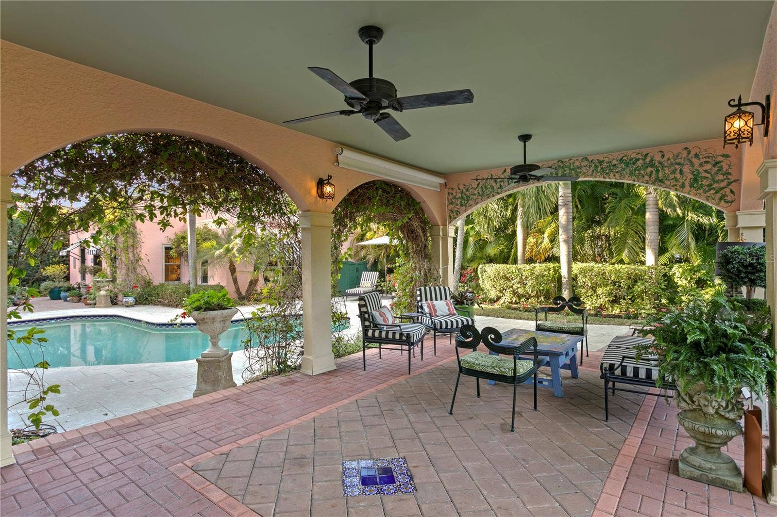 7211 3RD AVENUE S, St Petersburg, FL 33707 7211 3RD AVENUE S, St Petersburg, FL 33707