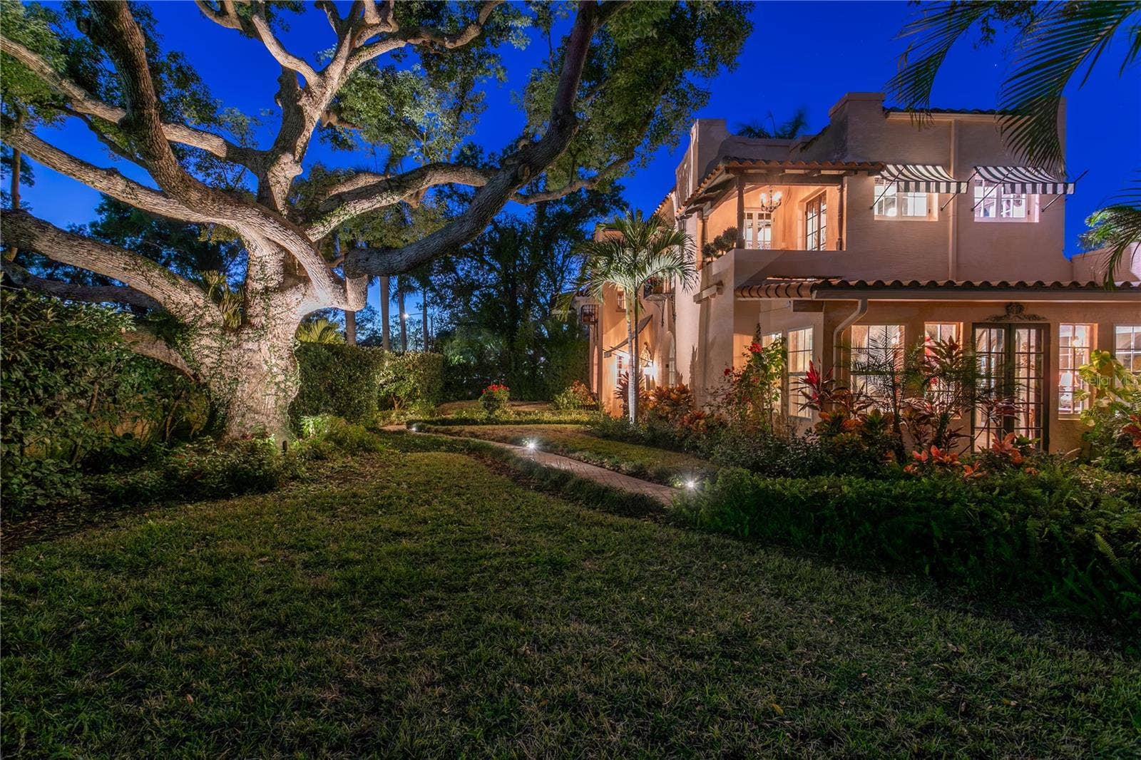 7211 3RD AVENUE S, St Petersburg, FL 33707 7211 3RD AVENUE S, St Petersburg, FL 33707