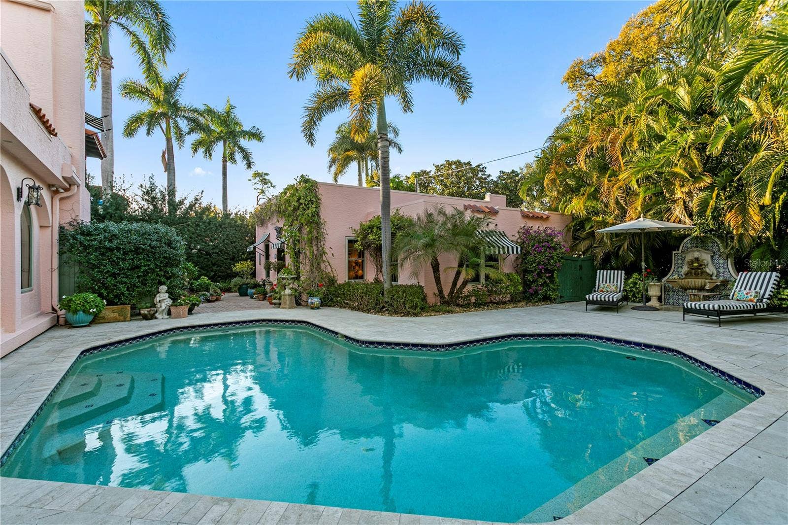 7211 3RD AVENUE S, St Petersburg, FL 33707 7211 3RD AVENUE S, St Petersburg, FL 33707