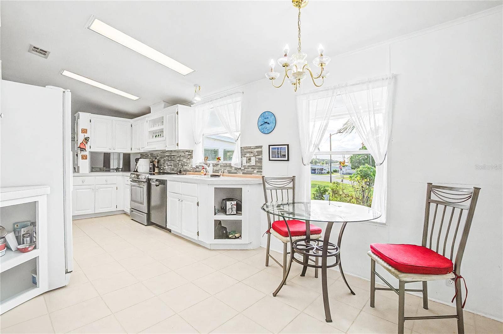 37233 BEVERLY AVENUE, Zephyrhills, FL 33542