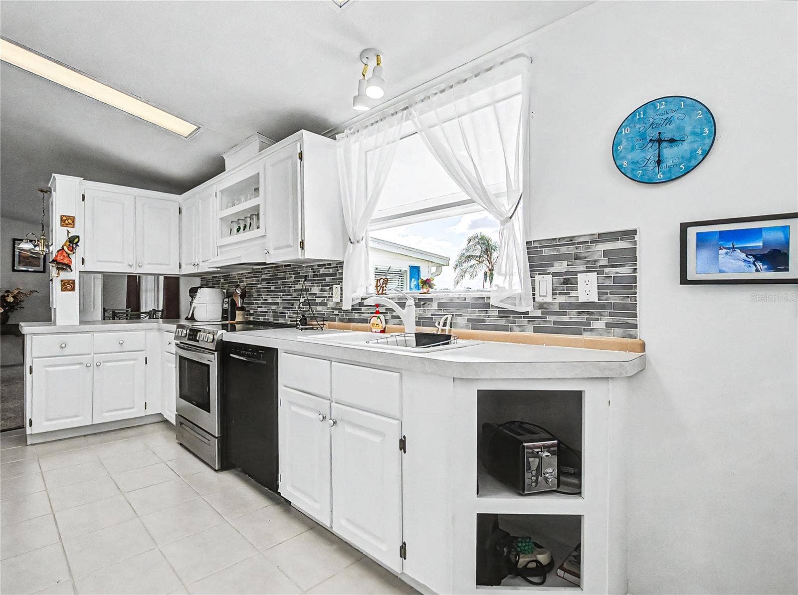 37233 BEVERLY AVENUE, Zephyrhills, FL 33542