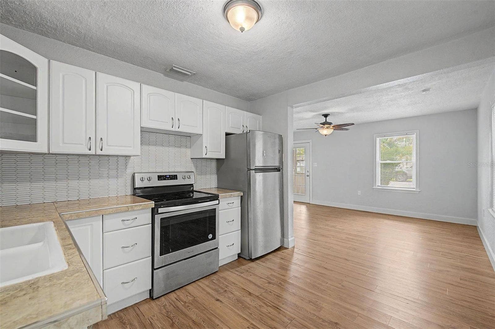 3208 W HARTNETT AVENUE, Tampa, FL 33611 3208 W HARTNETT AVENUE, Tampa, FL 33611