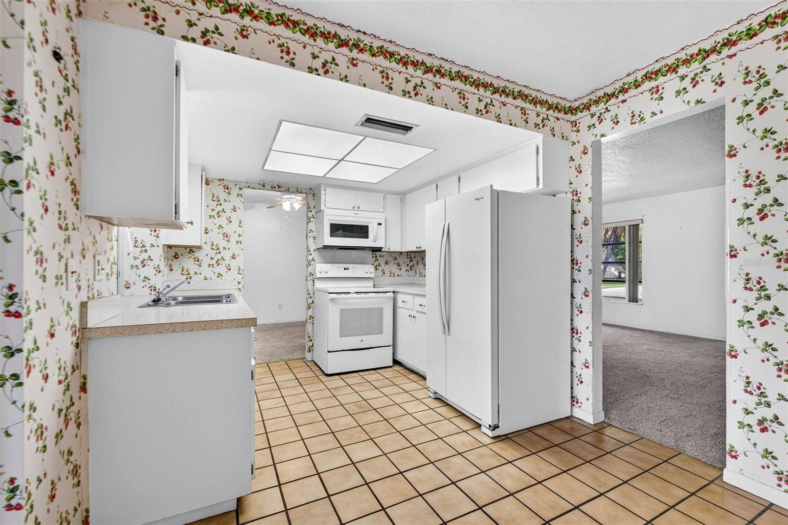 8779 143RD STREET, Seminole, FL 33776
