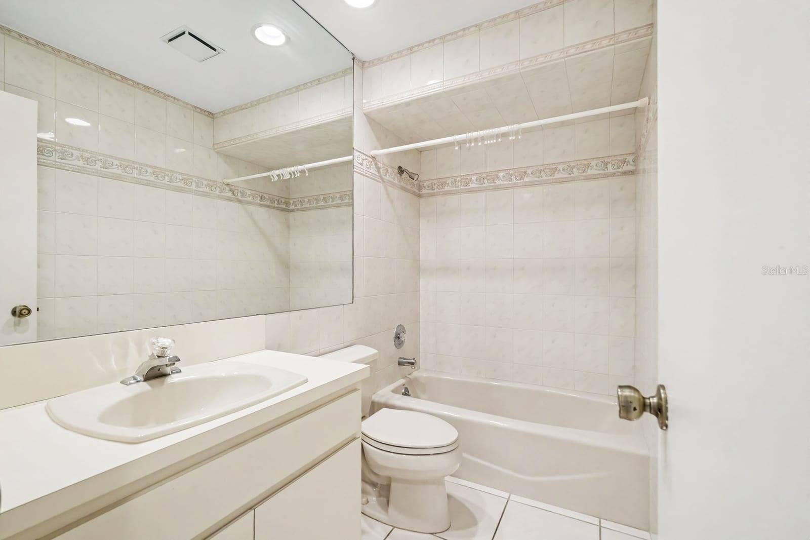 Master Bath with Vanity Sink, Tile Shower/Tub Combo & Decorative Tile Accent