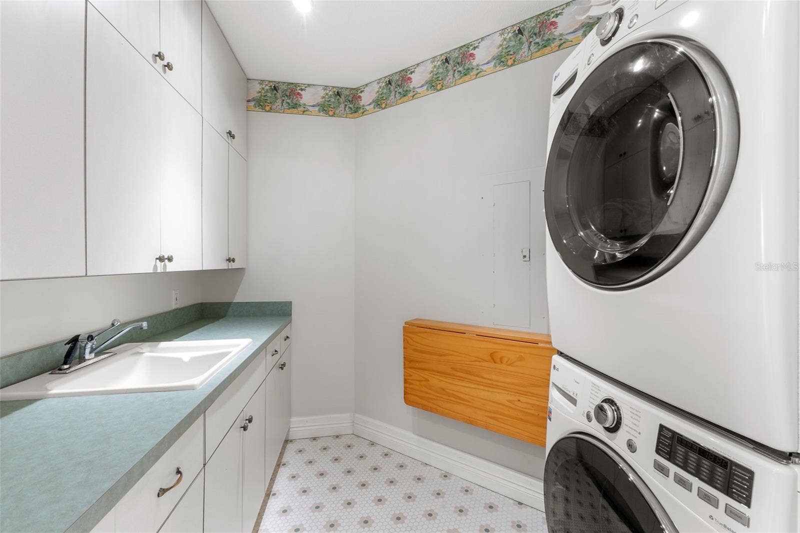 288 BEACH DRIVE NE, #9B, St Petersburg, FL 33701 288 BEACH DRIVE NE, #9B, St Petersburg, FL 33701
