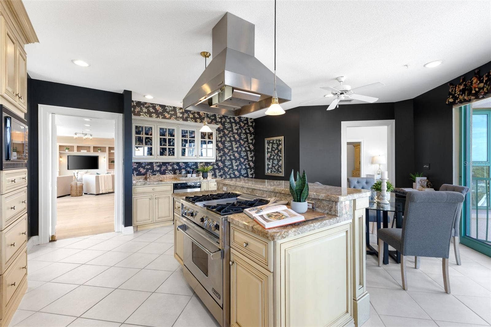 288 BEACH DRIVE NE, #9B, St Petersburg, FL 33701 288 BEACH DRIVE NE, #9B, St Petersburg, FL 33701