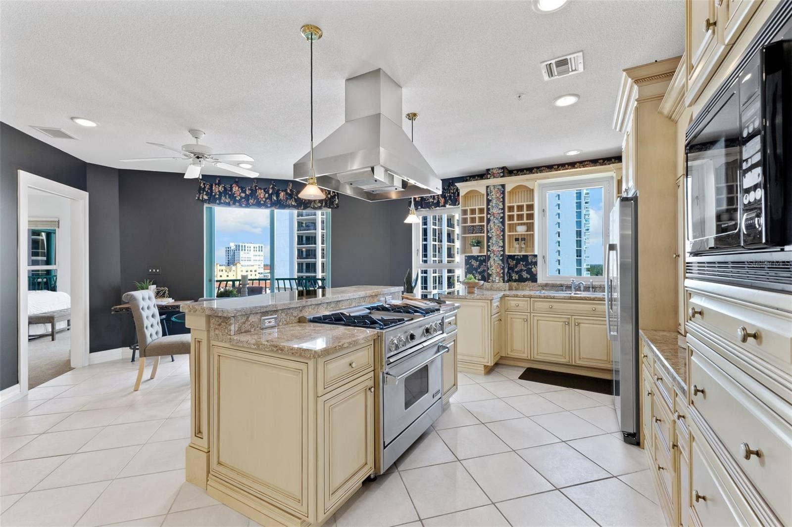 288 BEACH DRIVE NE, #9B, St Petersburg, FL 33701 288 BEACH DRIVE NE, #9B, St Petersburg, FL 33701