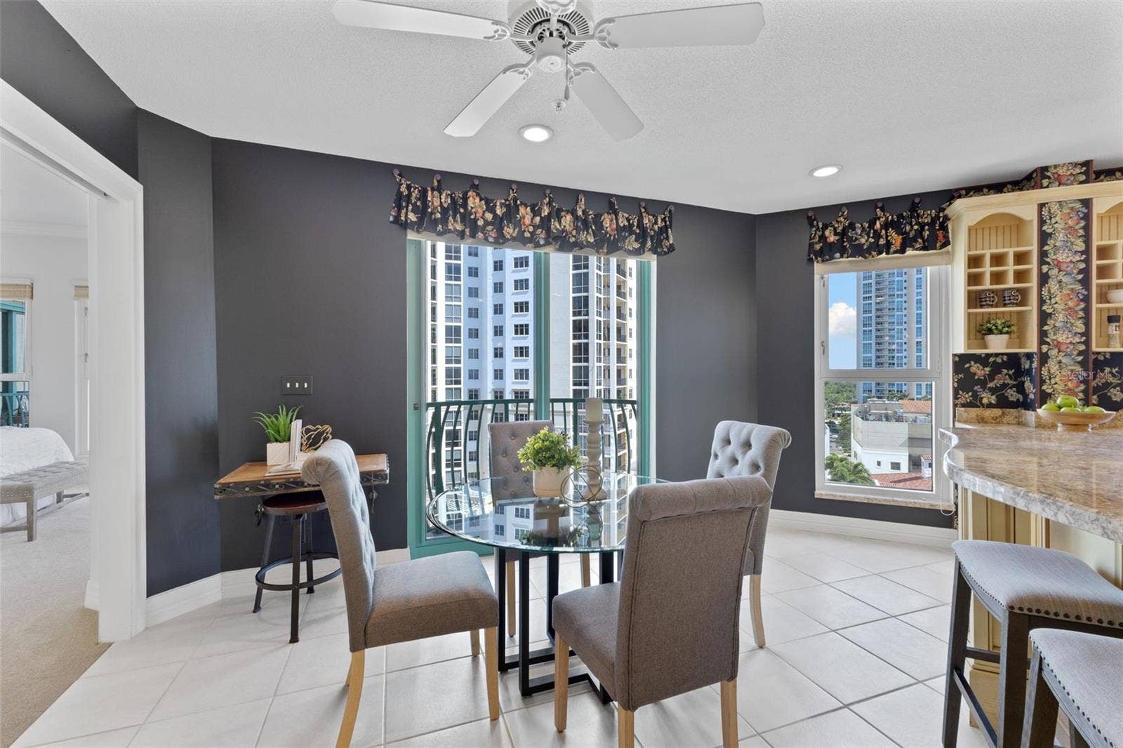 288 BEACH DRIVE NE, #9B, St Petersburg, FL 33701 288 BEACH DRIVE NE, #9B, St Petersburg, FL 33701