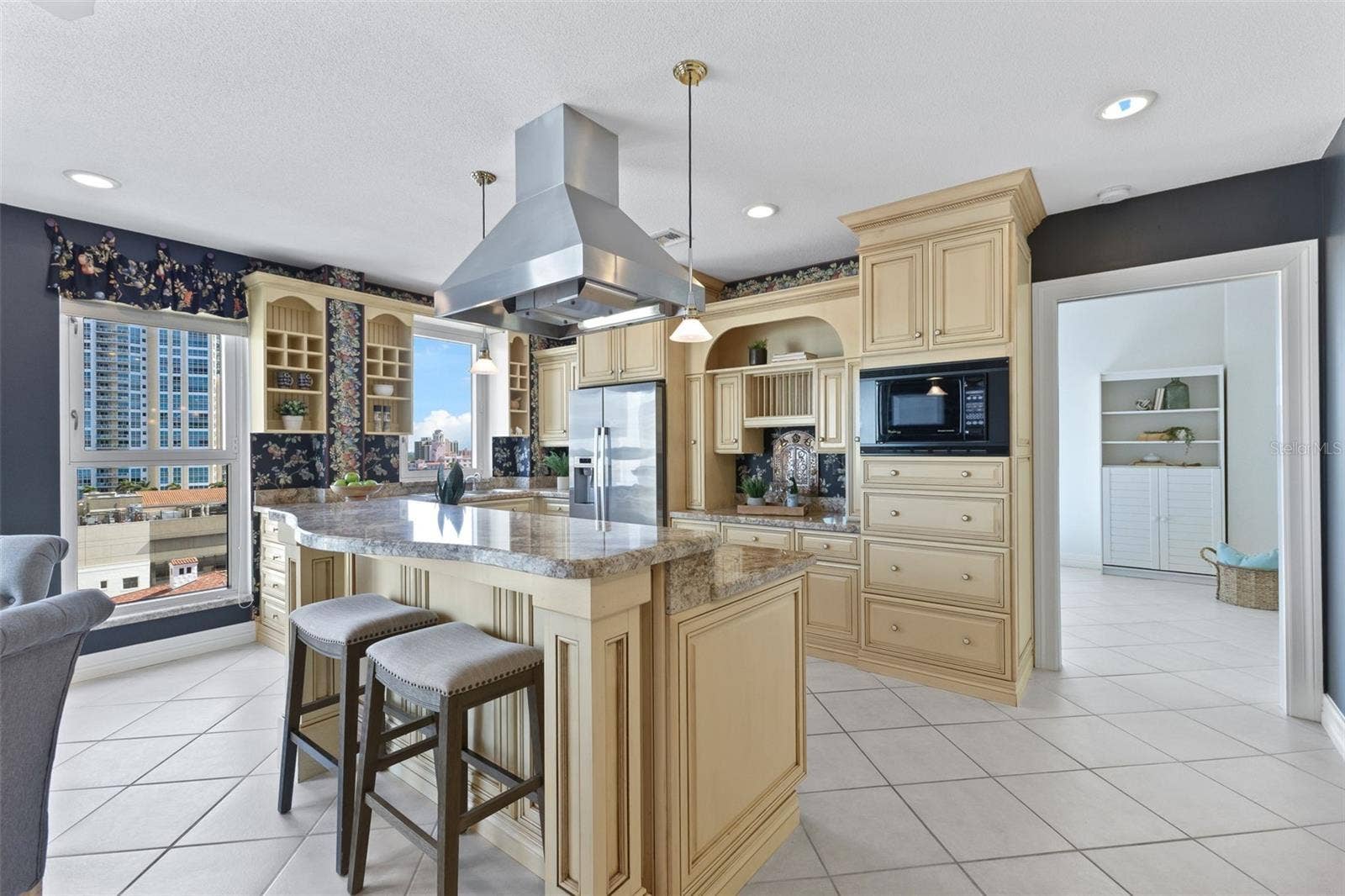 288 BEACH DRIVE NE, #9B, St Petersburg, FL 33701 288 BEACH DRIVE NE, #9B, St Petersburg, FL 33701