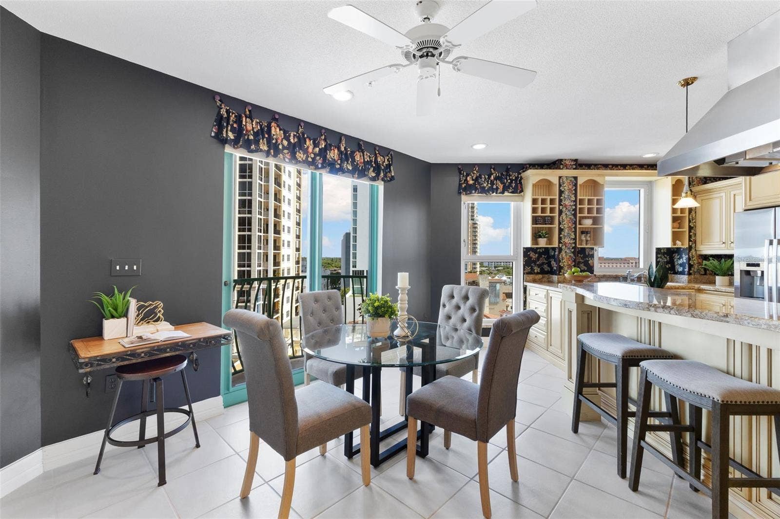 288 BEACH DRIVE NE, #9B, St Petersburg, FL 33701 288 BEACH DRIVE NE, #9B, St Petersburg, FL 33701