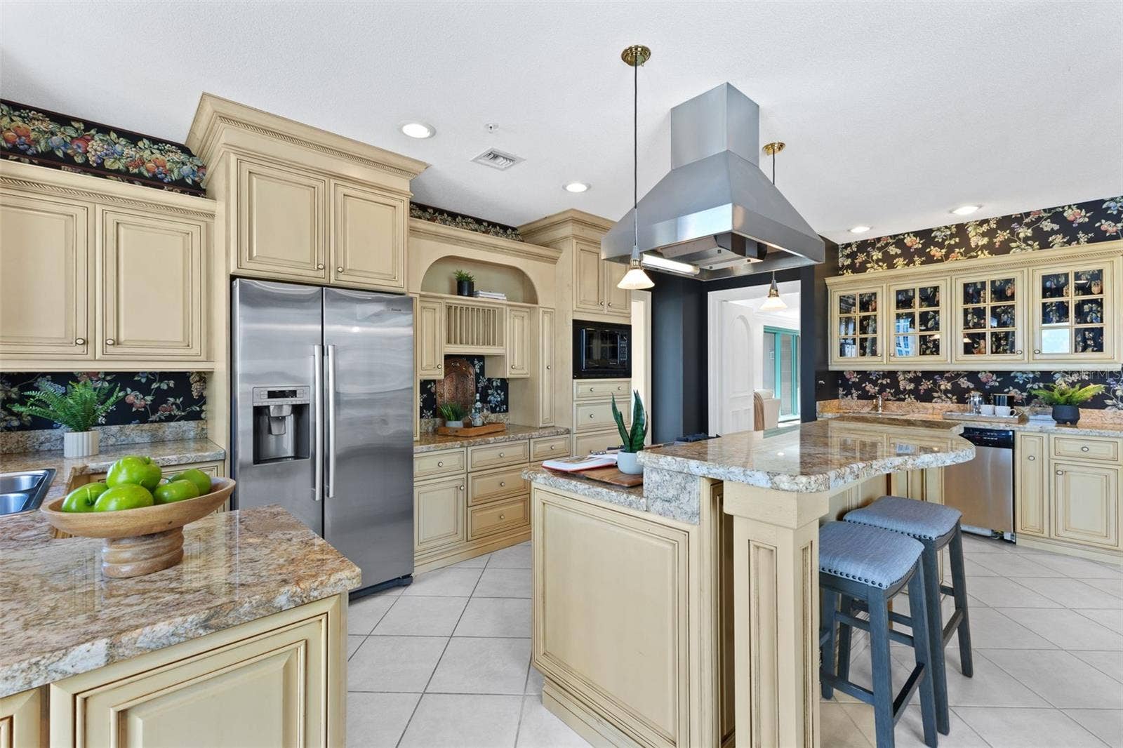 288 BEACH DRIVE NE, #9B, St Petersburg, FL 33701 288 BEACH DRIVE NE, #9B, St Petersburg, FL 33701