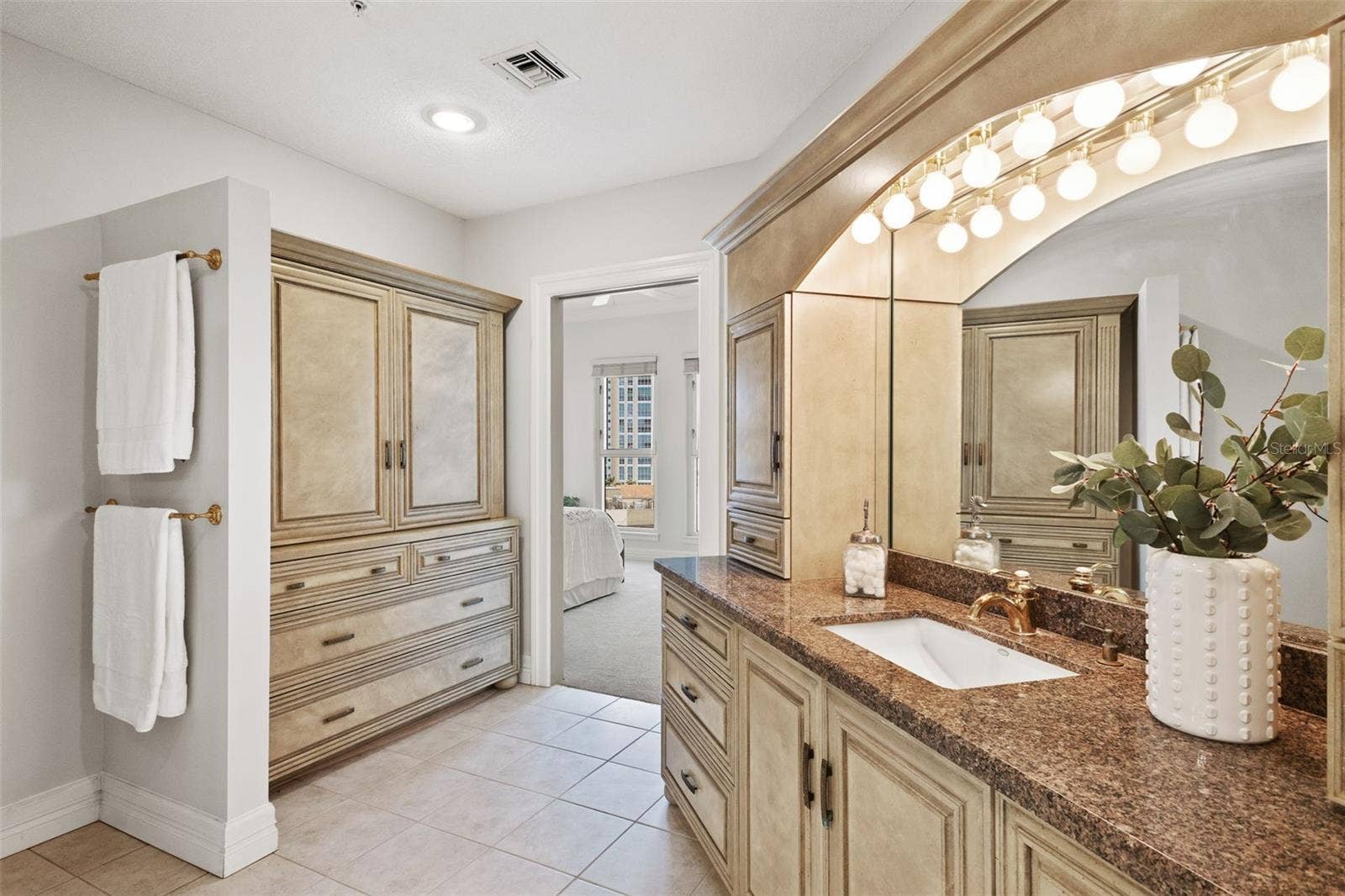 288 BEACH DRIVE NE, #9B, St Petersburg, FL 33701 288 BEACH DRIVE NE, #9B, St Petersburg, FL 33701