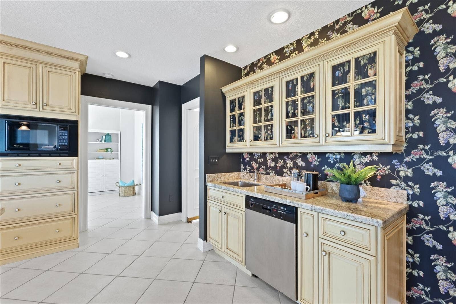 288 BEACH DRIVE NE, #9B, St Petersburg, FL 33701 288 BEACH DRIVE NE, #9B, St Petersburg, FL 33701